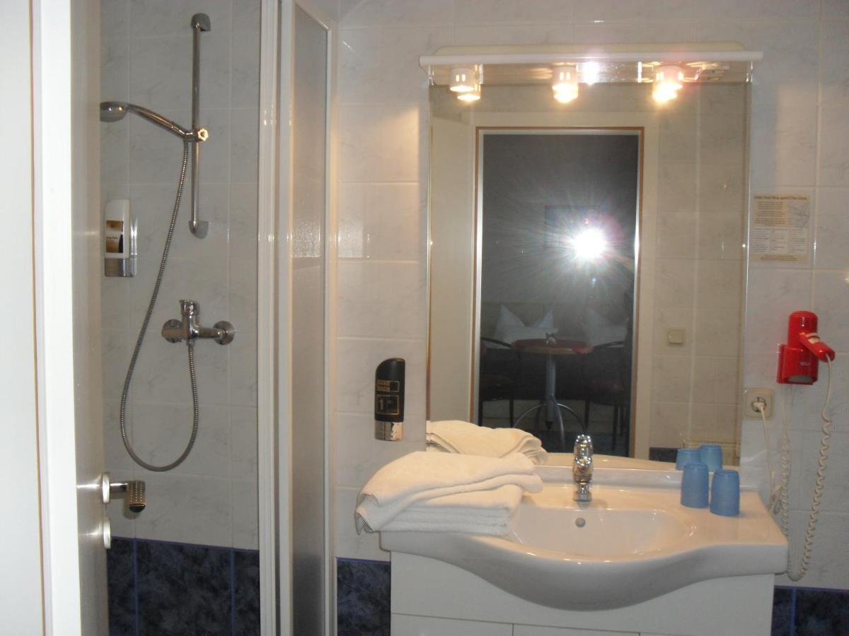 Hotel-Pension Zur Mole Wiek auf Rügen 외부 사진